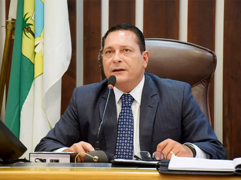 Assembleia aprova PEC que viabiliza reeleição de Ezequiel