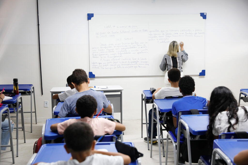 Certame é anunciado no Dia do Professor - Carmem Félix